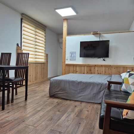 Jeju Soroan Pension Seogwipo Ngoại thất bức ảnh
