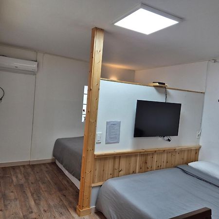 Jeju Soroan Pension Seogwipo Ngoại thất bức ảnh
