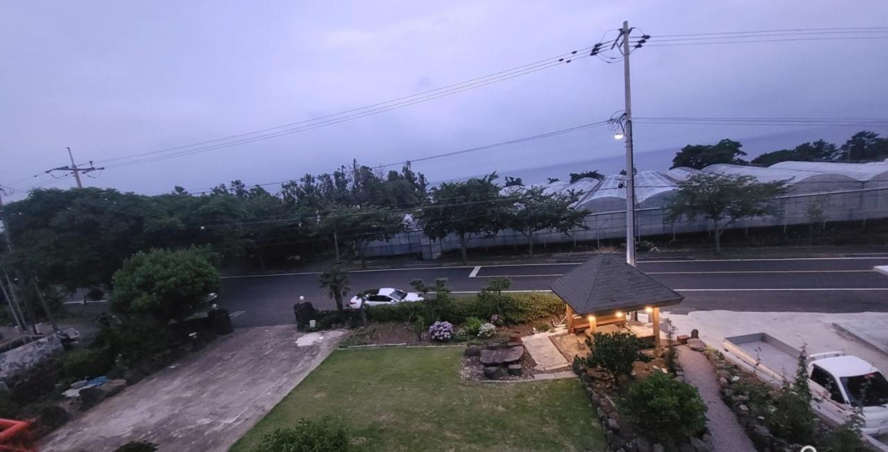 Jeju Soroan Pension Seogwipo Ngoại thất bức ảnh