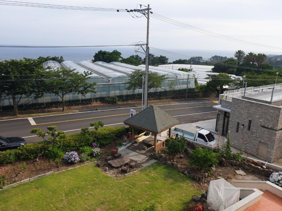 Jeju Soroan Pension Seogwipo Ngoại thất bức ảnh
