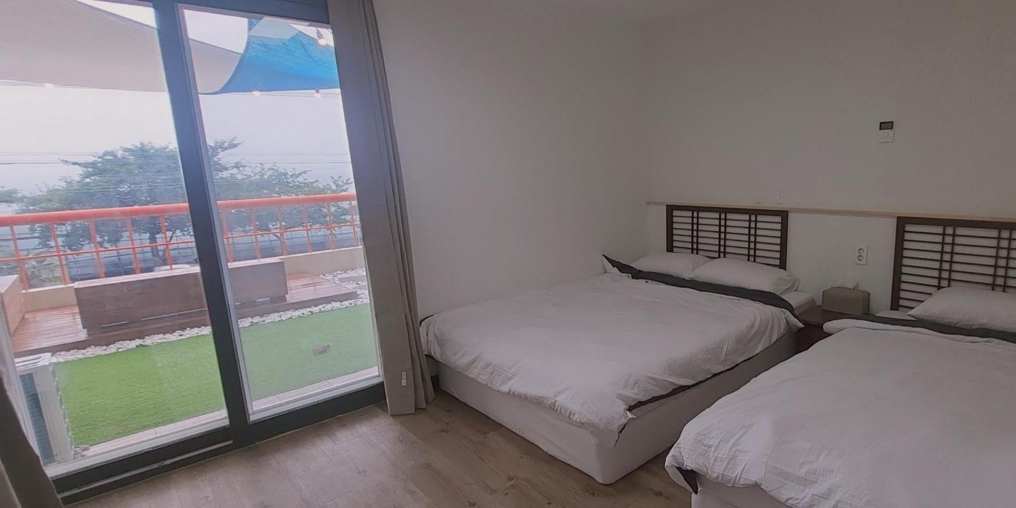 Jeju Soroan Pension Seogwipo Ngoại thất bức ảnh