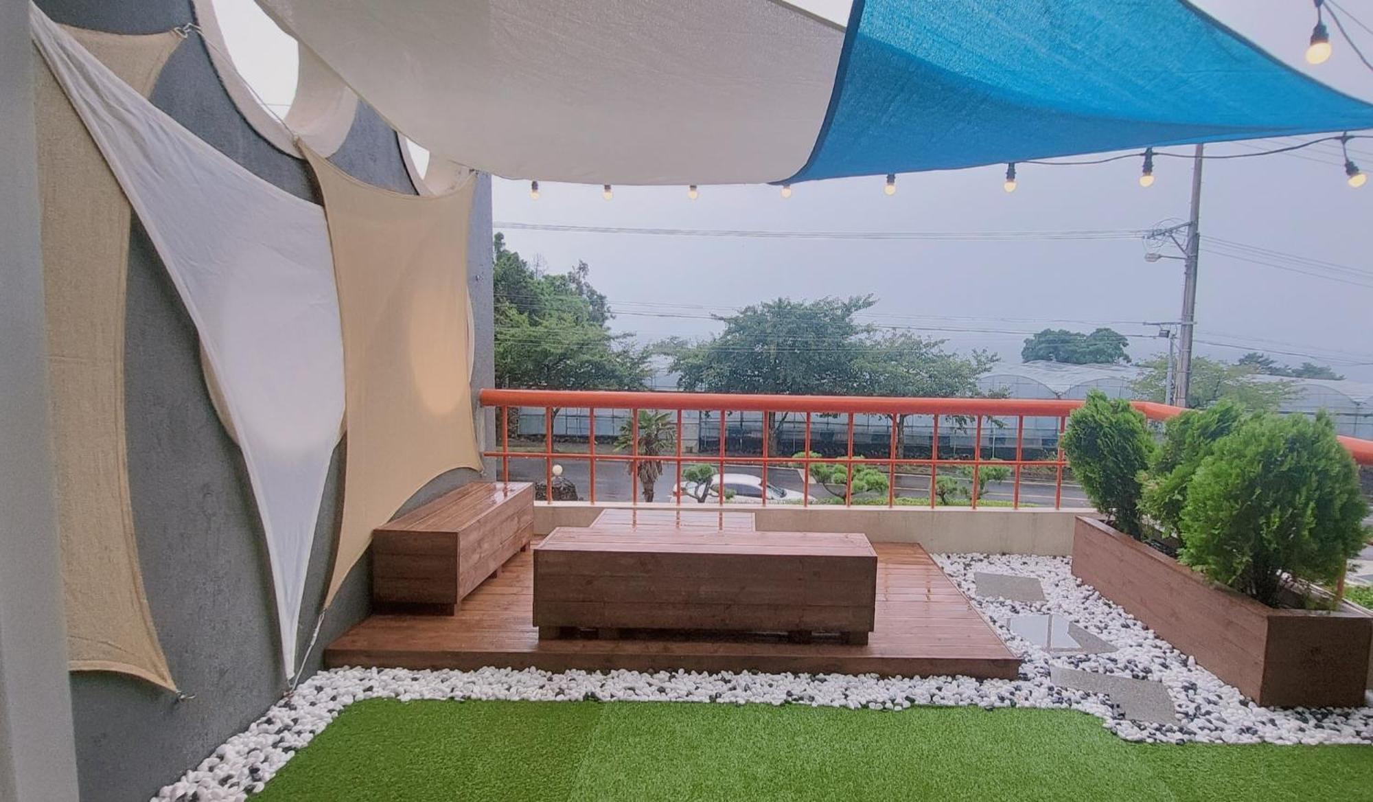 Jeju Soroan Pension Seogwipo Ngoại thất bức ảnh