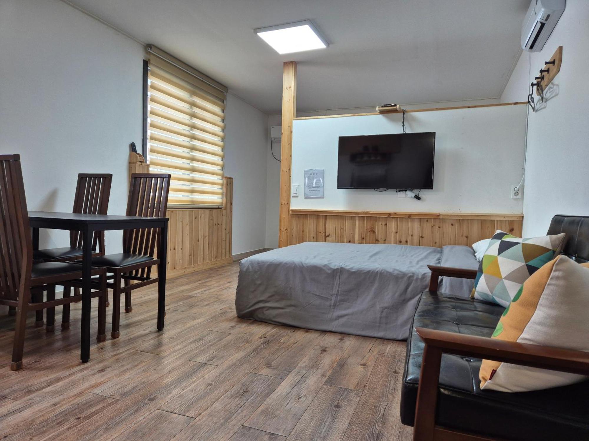Jeju Soroan Pension Seogwipo Ngoại thất bức ảnh