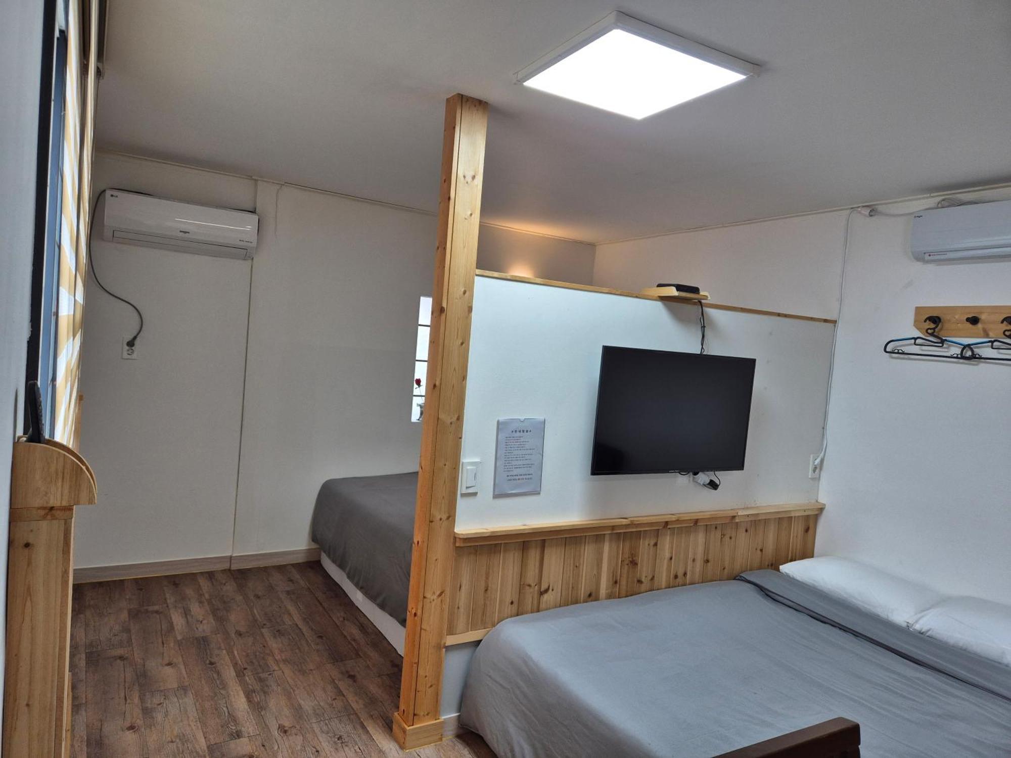 Jeju Soroan Pension Seogwipo Ngoại thất bức ảnh
